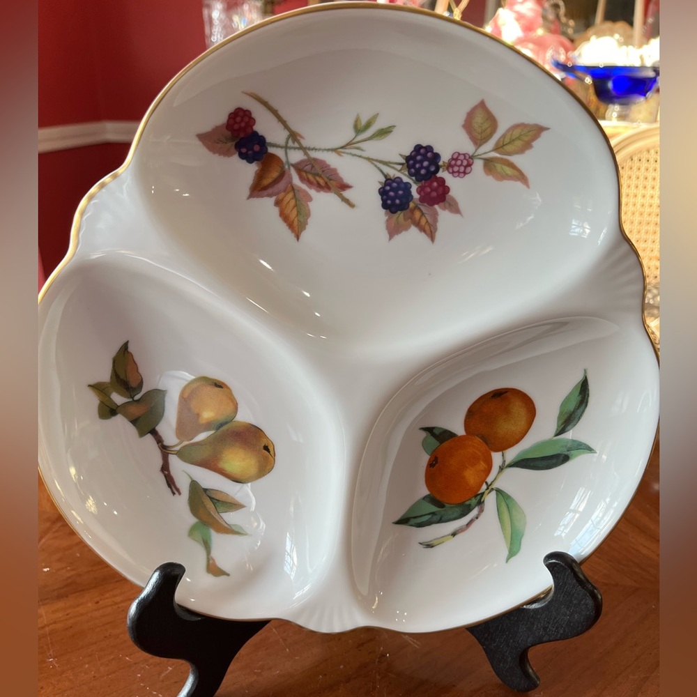 Royal Worcester Fine Porcelain Gold Evesham 3 Divided Relish Dish 9.5”